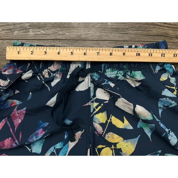 The North Face Classic V Shorts in Blue Wing Teal Leaf Print XS - Picture 3 of 6